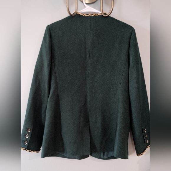 Elegant Green Jacket and Pants Combo with Gold Trim - Picture 8 of 16